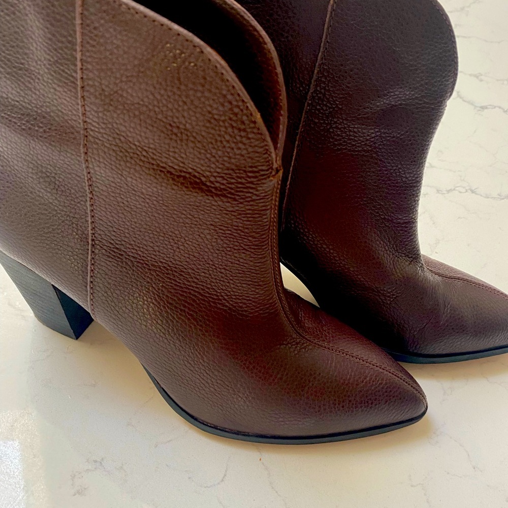 Splendid brown booties size 8.5